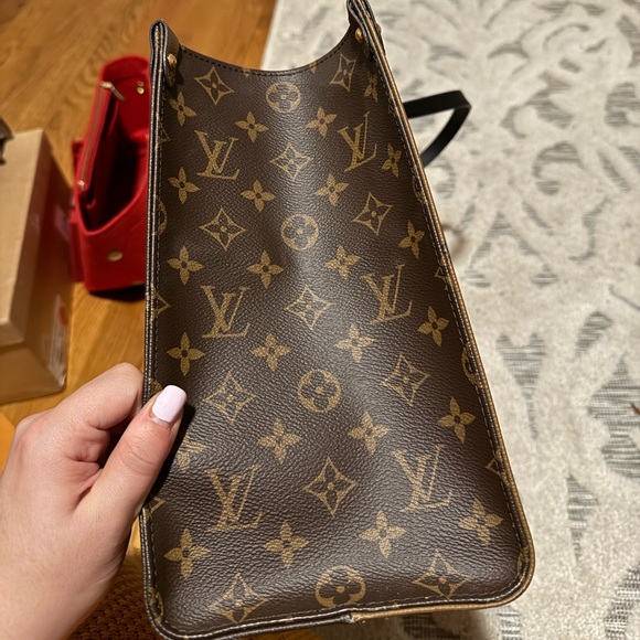 louis vuitton onthego MM - Picture 8 of 9